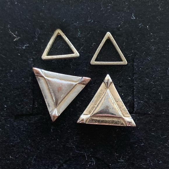 Gold Triangle Duo Posts - Picture 1 of 1